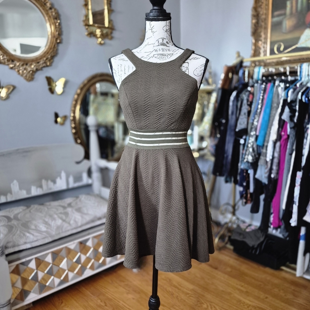 City Studio Olive Green Fit-and-Flare Mini Dress with Chevron Texture Size 3